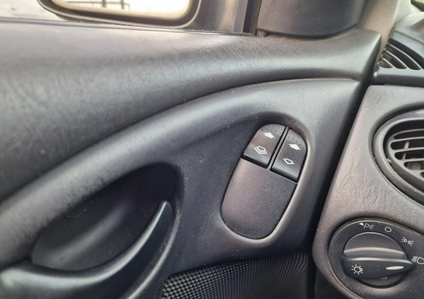 Ford Focus cena 6990 przebieg: 183580, rok produkcji 2005 z Limanowa małe 232